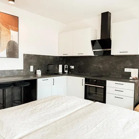 Sonnenseite Mit Balkon In דירה