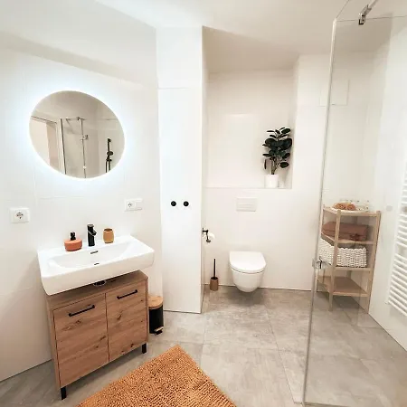 Sonnenseite Mit Balkon In * Graz