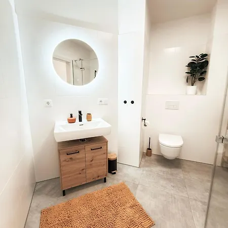 Sonnenseite Mit Balkon In