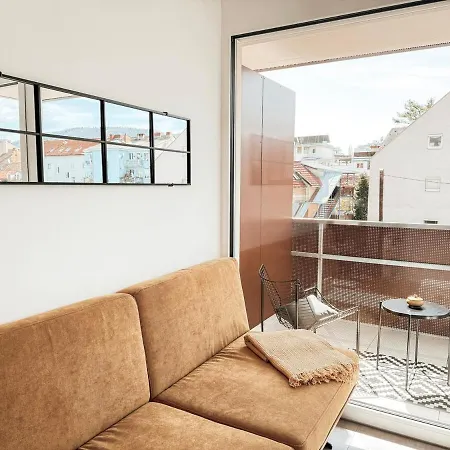 Sonnenseite Mit Balkon In *