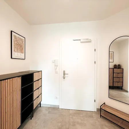 Sonnenseite Mit Balkon In Apartment