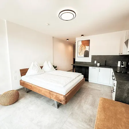 Apartment Sonnenseite Mit Balkon In