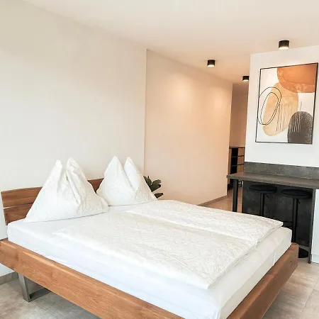 Sonnenseite Mit Balkon In *