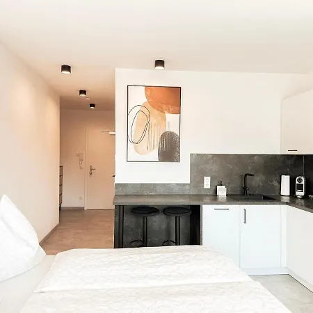Sonnenseite Mit Balkon In Apartment