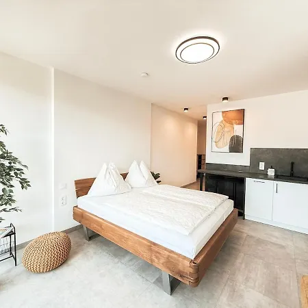 Sonnenseite Mit Balkon In Apartment