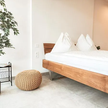 Sonnenseite Mit Balkon In *