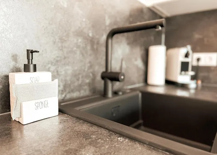 Apartment Sonnenseite Mit Balkon In