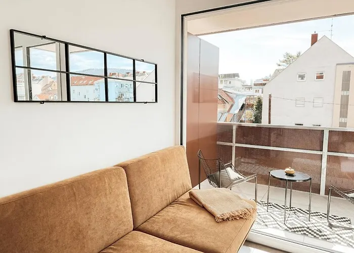 Sonnenseite Mit Balkon In *