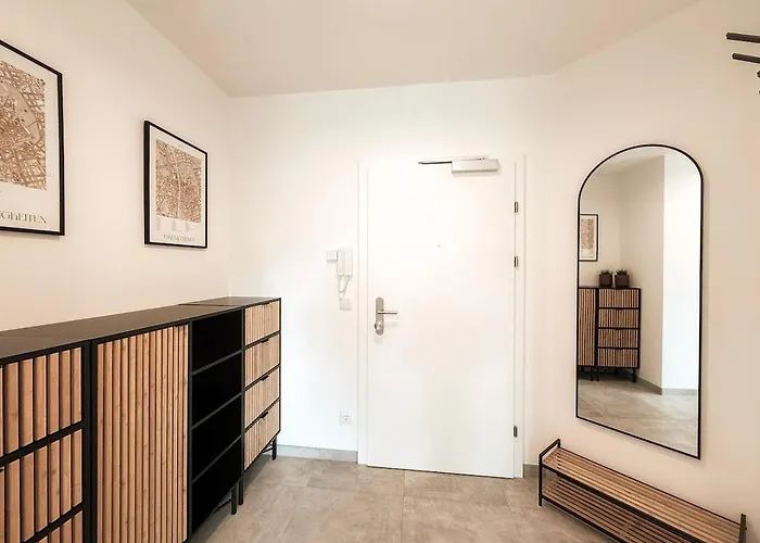 Sonnenseite Mit Balkon In Apartment