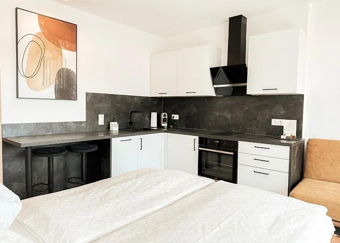 Sonnenseite Mit Balkon In Apartment