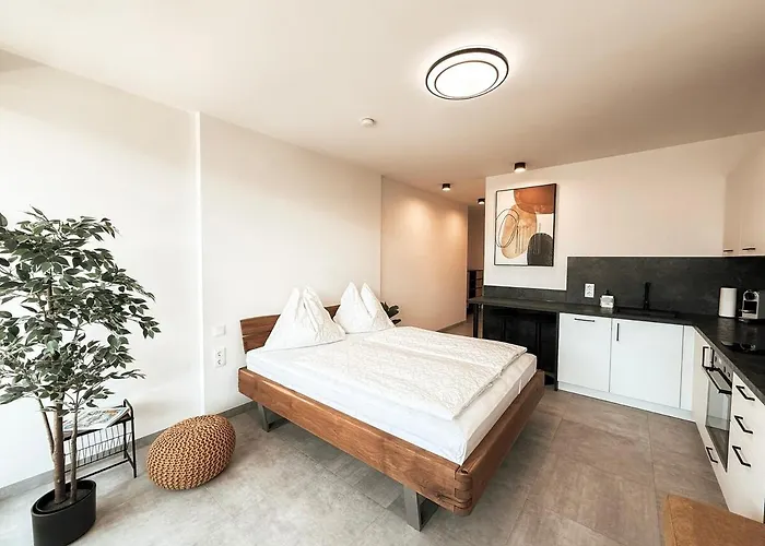 Sonnenseite Mit Balkon In