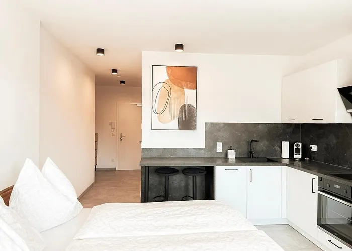 Sonnenseite Mit Balkon In Appartamento