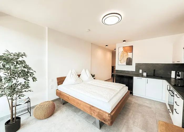 Sonnenseite Mit Balkon In Apartment