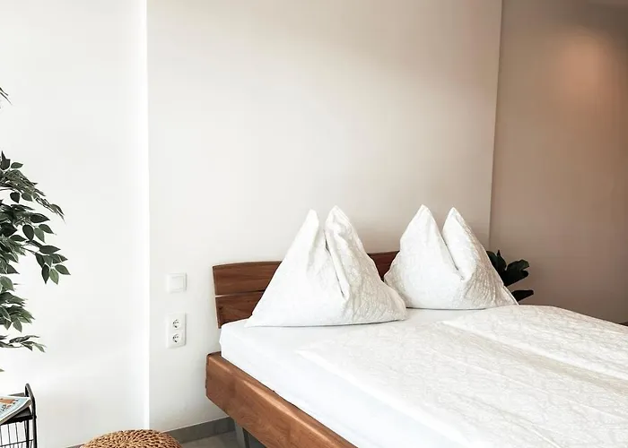 Apartment Sonnenseite Mit Balkon In *